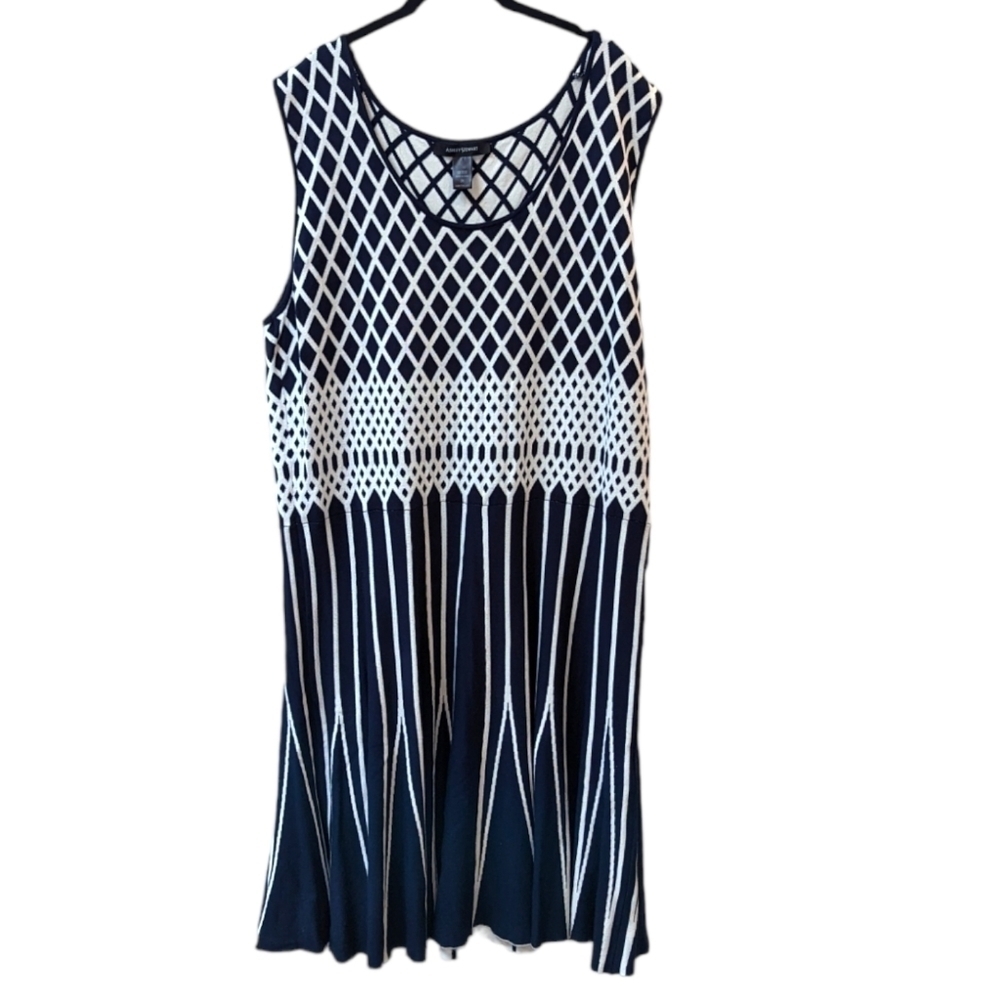 Ashley Stewart Navy/Cream Geometric Tealength Plus Size Sweater Dress (26)